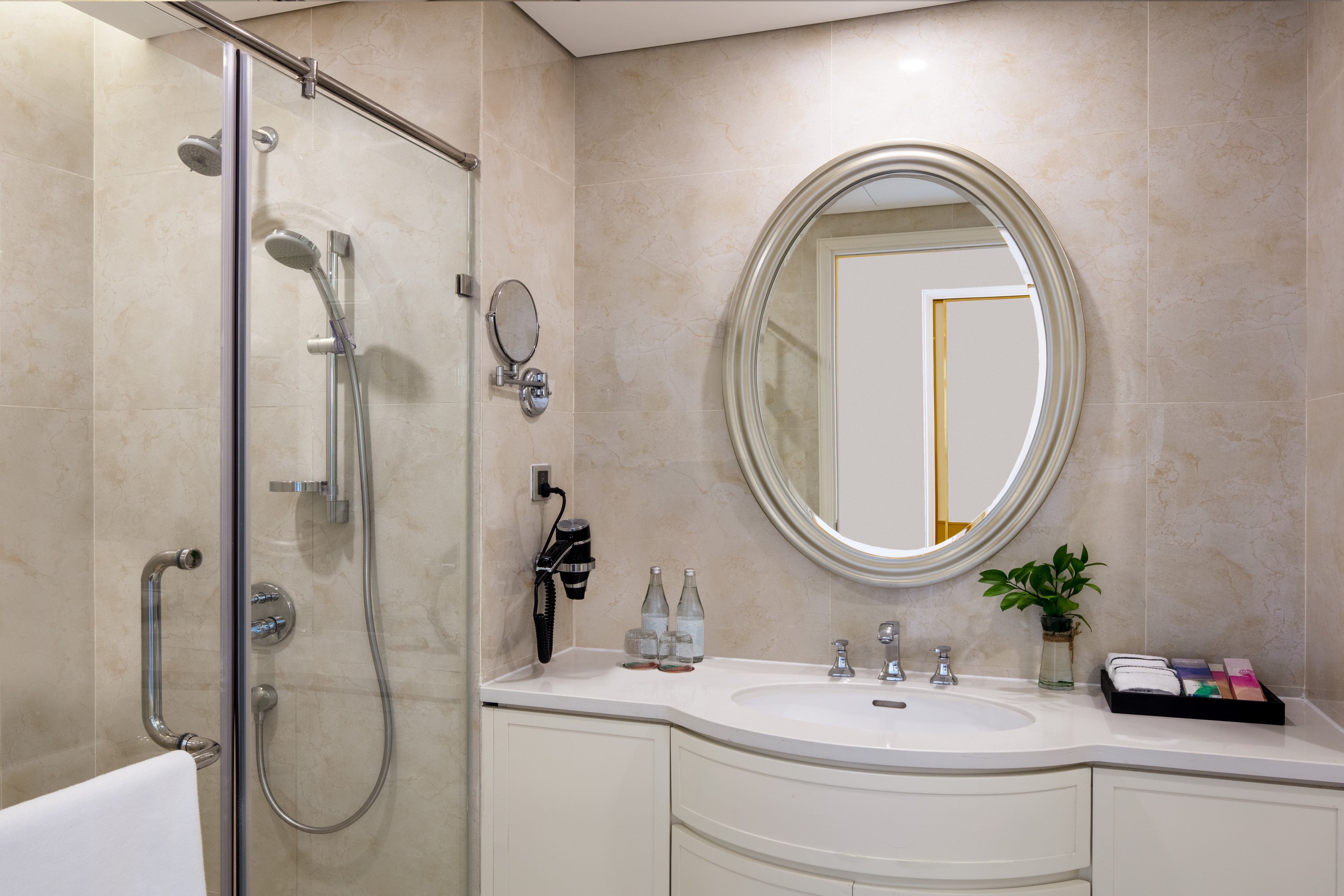 ジュニアスイート