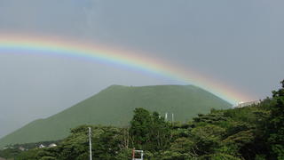 大室山に虹２（ワイド）