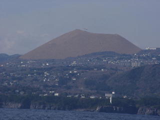 城ヶ崎より大室山を望む