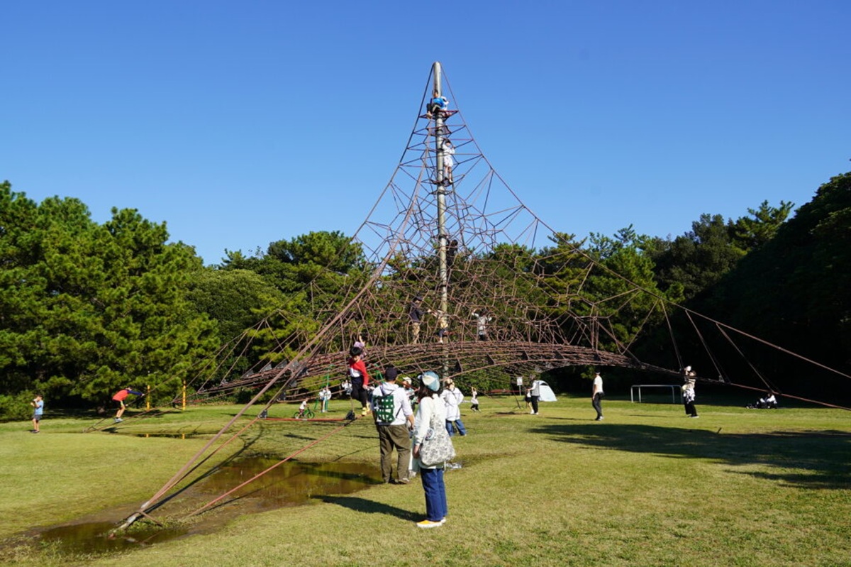 公園内の遊具場