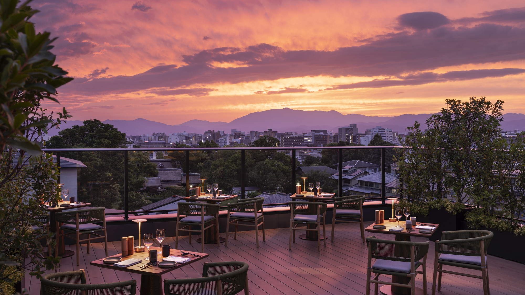 ルーフトップバー（季節限定）