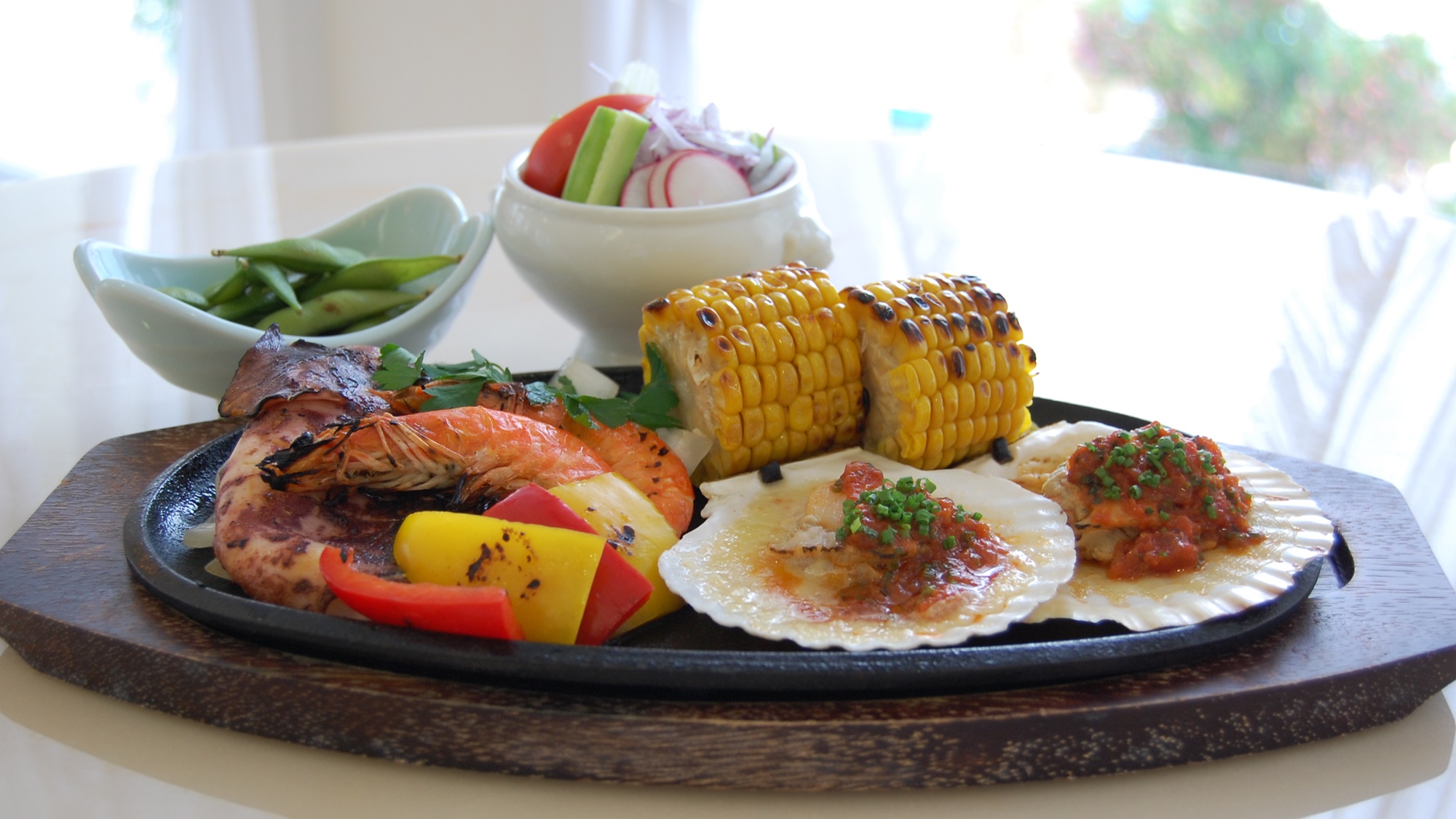 *［卓上BBQグリル］若狭牛・海鮮食べ放題の他、サラダ、枝豆等もございます（イメージ）