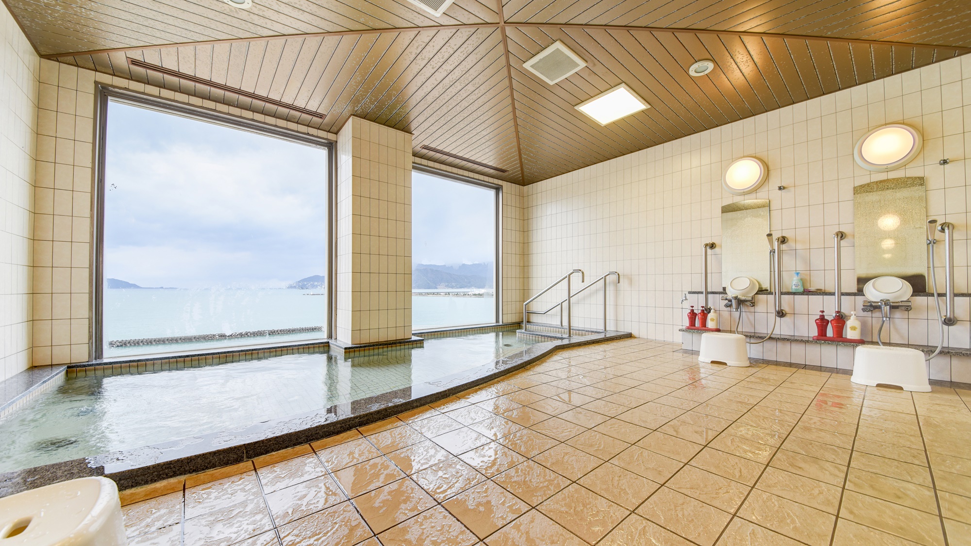 *【姉妹館「花椿」展望浴場（男湯）】ご宿泊者様は無料で何度でもご利用可能です