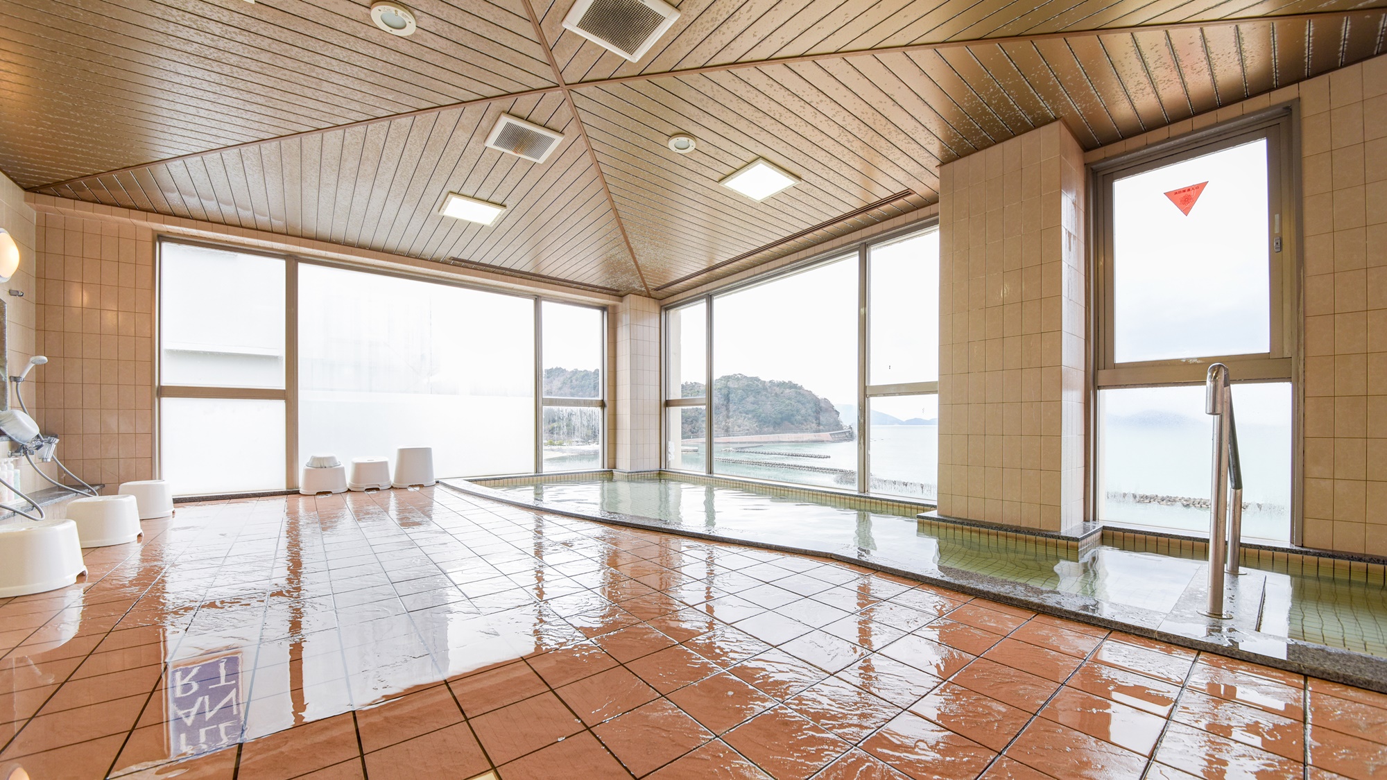 *【姉妹館「花椿」展望浴場（男湯）】ご宿泊者様は無料で何度でもご利用可能です