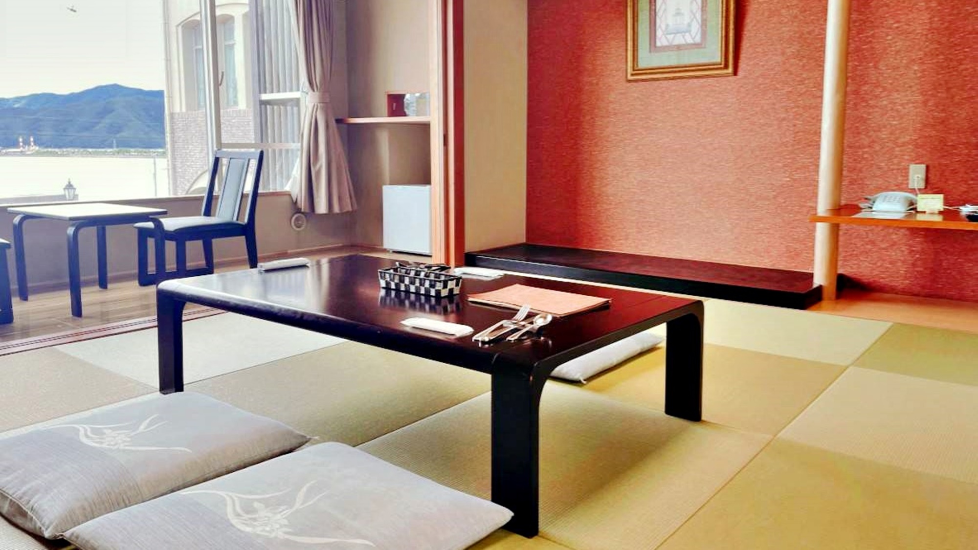 *【オーシャンビュー和室一例】客室から望む日本海に沈む夕日は格別