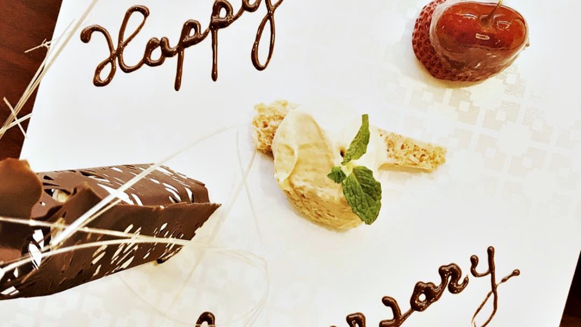 *記念日にはアニバーサリーデザートをプレゼント（要事前予約）