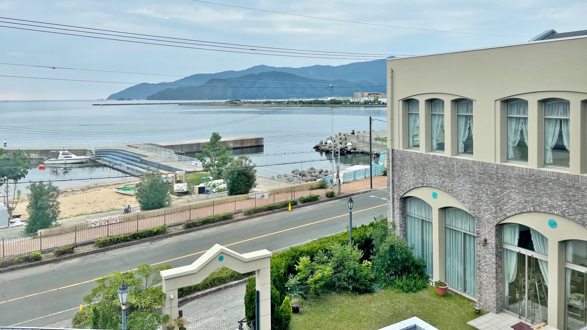 *【眺望一例】客室からは若狭小浜湾が一望