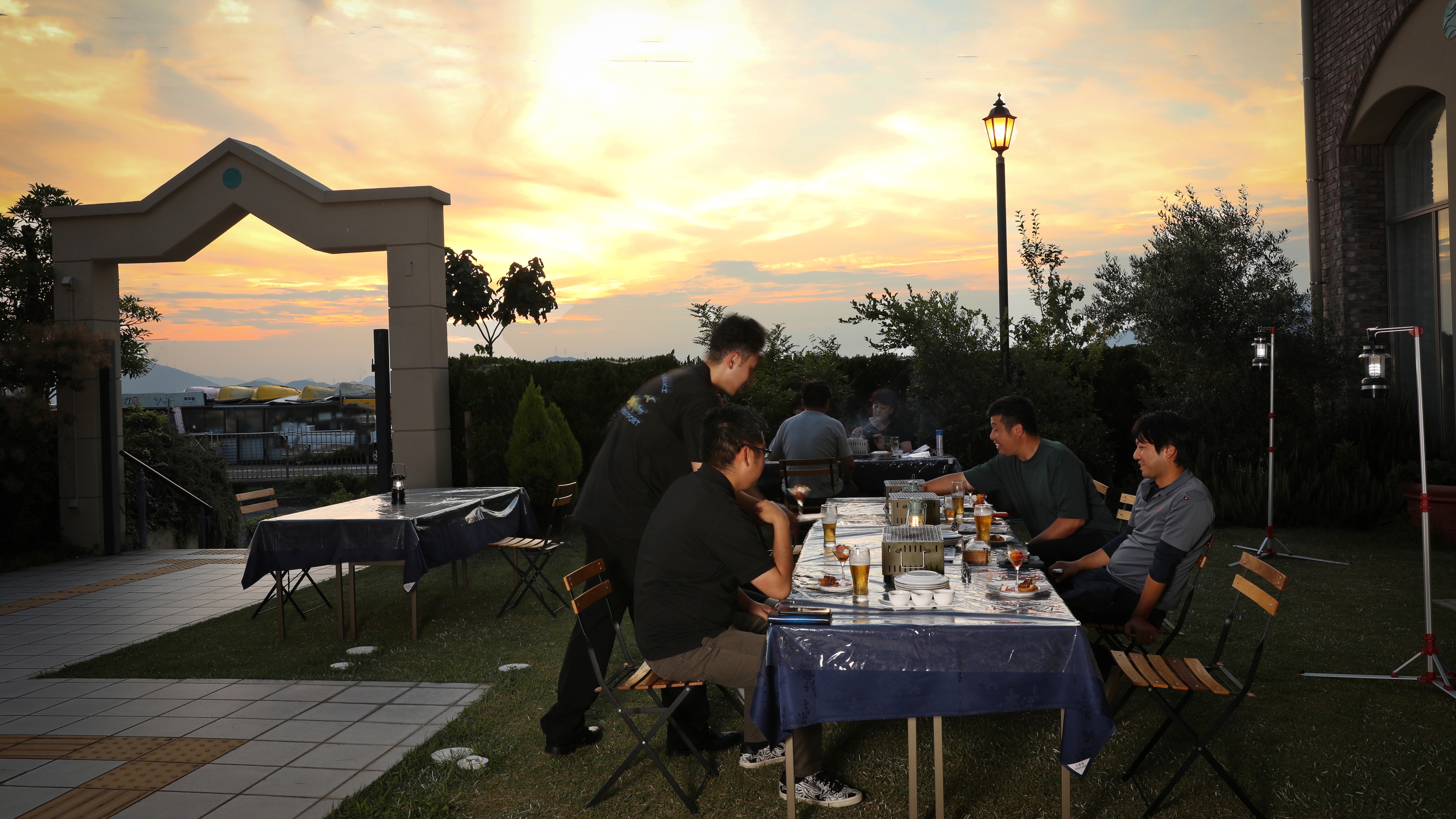 *［卓上BBQグリル］小浜湾へ沈む夕陽を眺めながらお楽しみください（イメージ）
