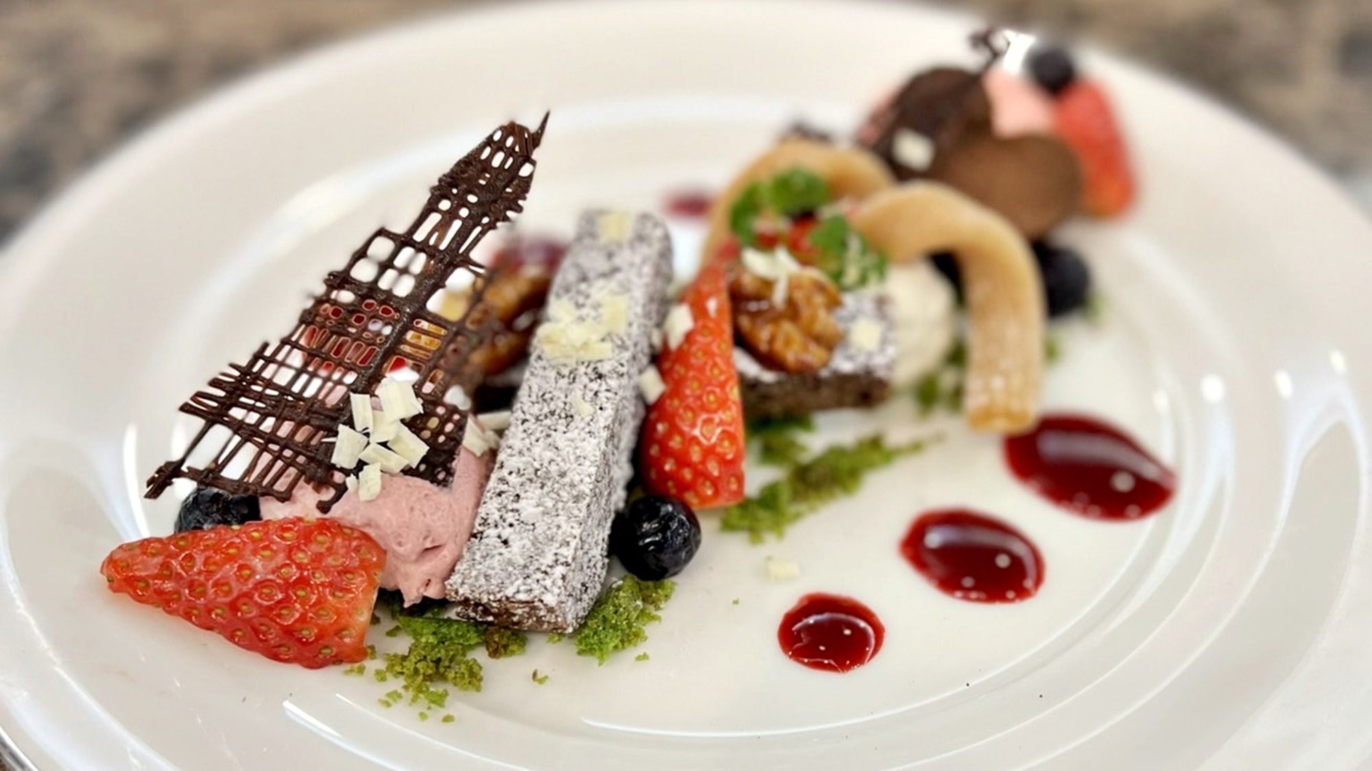 *記念日にはアニバーサリーデザートをプレゼント（要事前予約）