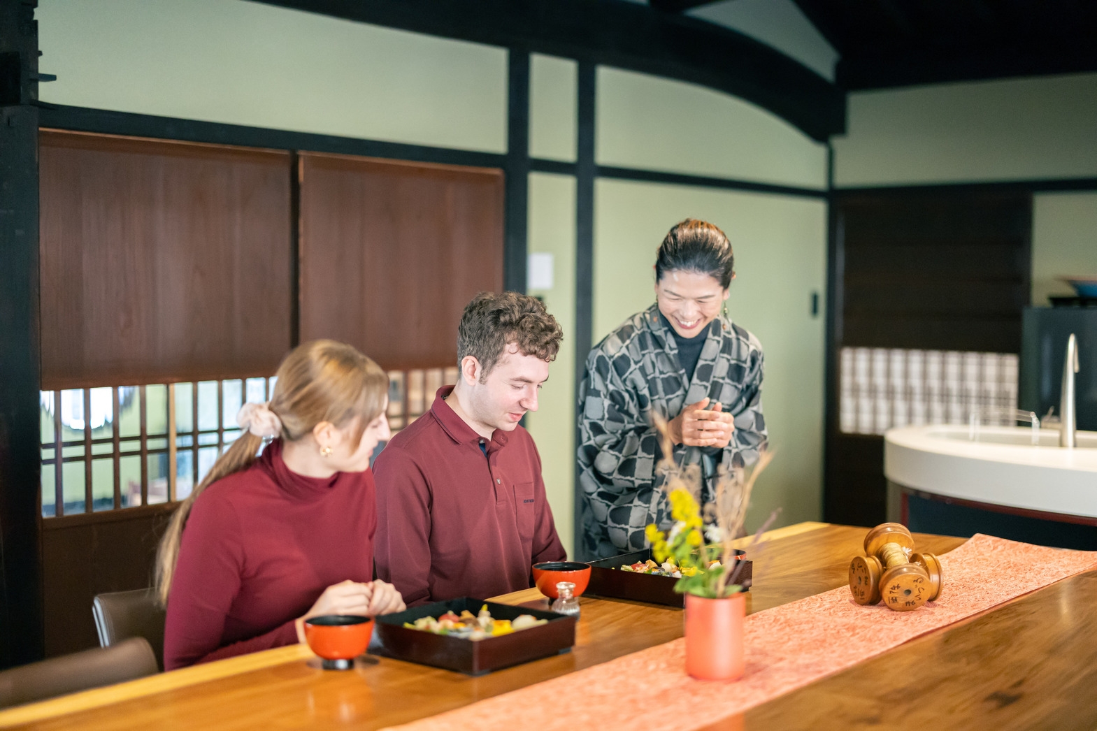 【二食付き】美山の旬の食材とお店の雰囲気を愉しむプラン〜夕食は地域の名店、朝はお部屋食でのんびりと〜