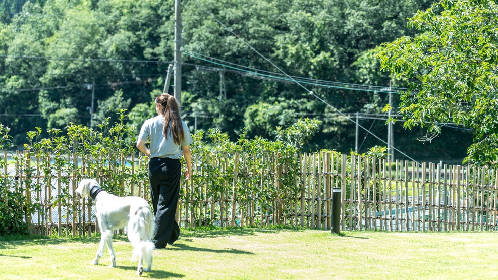 【万博】＜ペットOK＞愛犬と泊まれる！プライべートドッグラン＆ペットグッズ充実（二食付き）