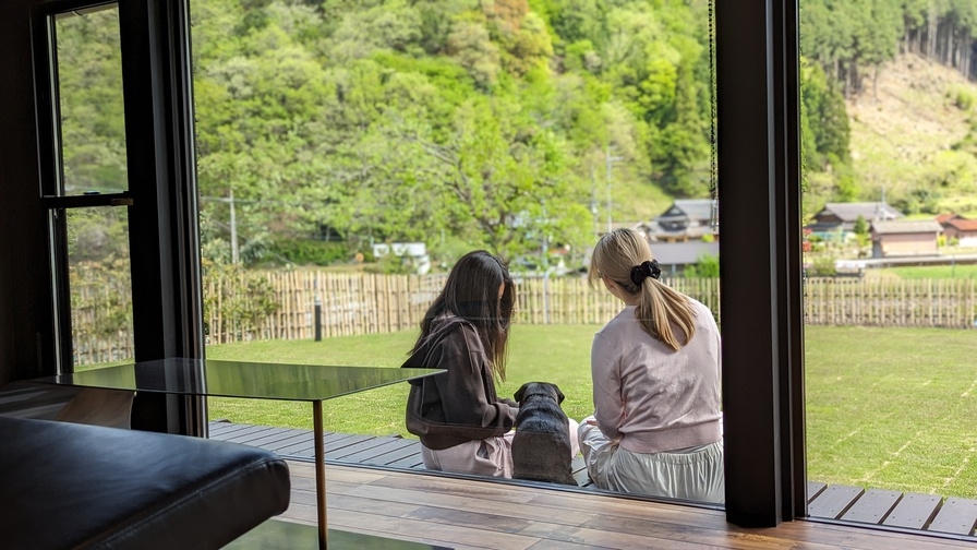 ＜ペットOK＞愛犬と泊まれる！プライべートドッグラン＆ペットグッズ充実（二食付き）