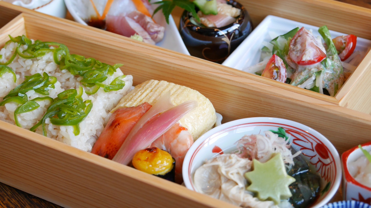 【万博】【朝食付き】ゆっくり部屋食！美山の名店が作る「ちょっと贅沢な朝ごはん」をお部屋にお届け