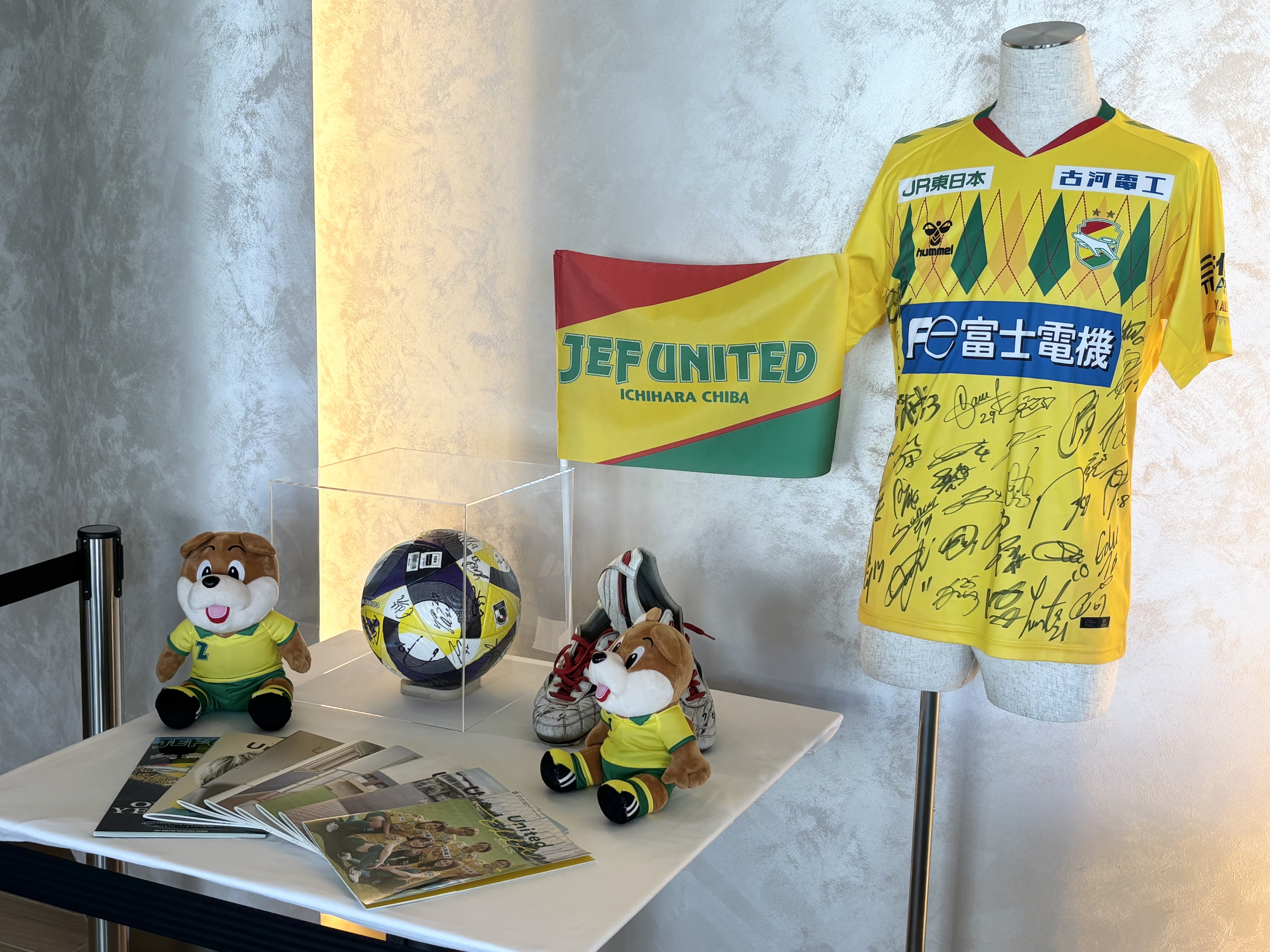 ジェフユナイテッド市原・千葉 × JR東日本ホテルメッツ プレミア 幕張豊砂 コラボ展示開催中！