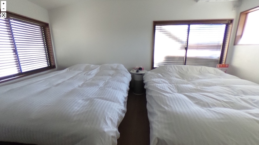 主寝室　高級ホテルでも採用されているSerta社のクイーンサイズ（ポケットコイル仕様）