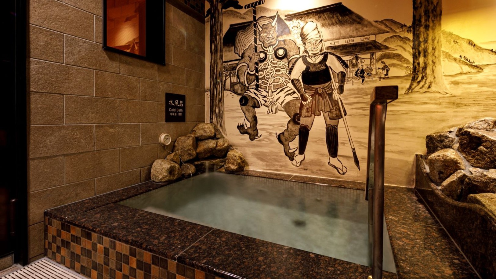 【男性】水風呂(水温:15℃~16℃)