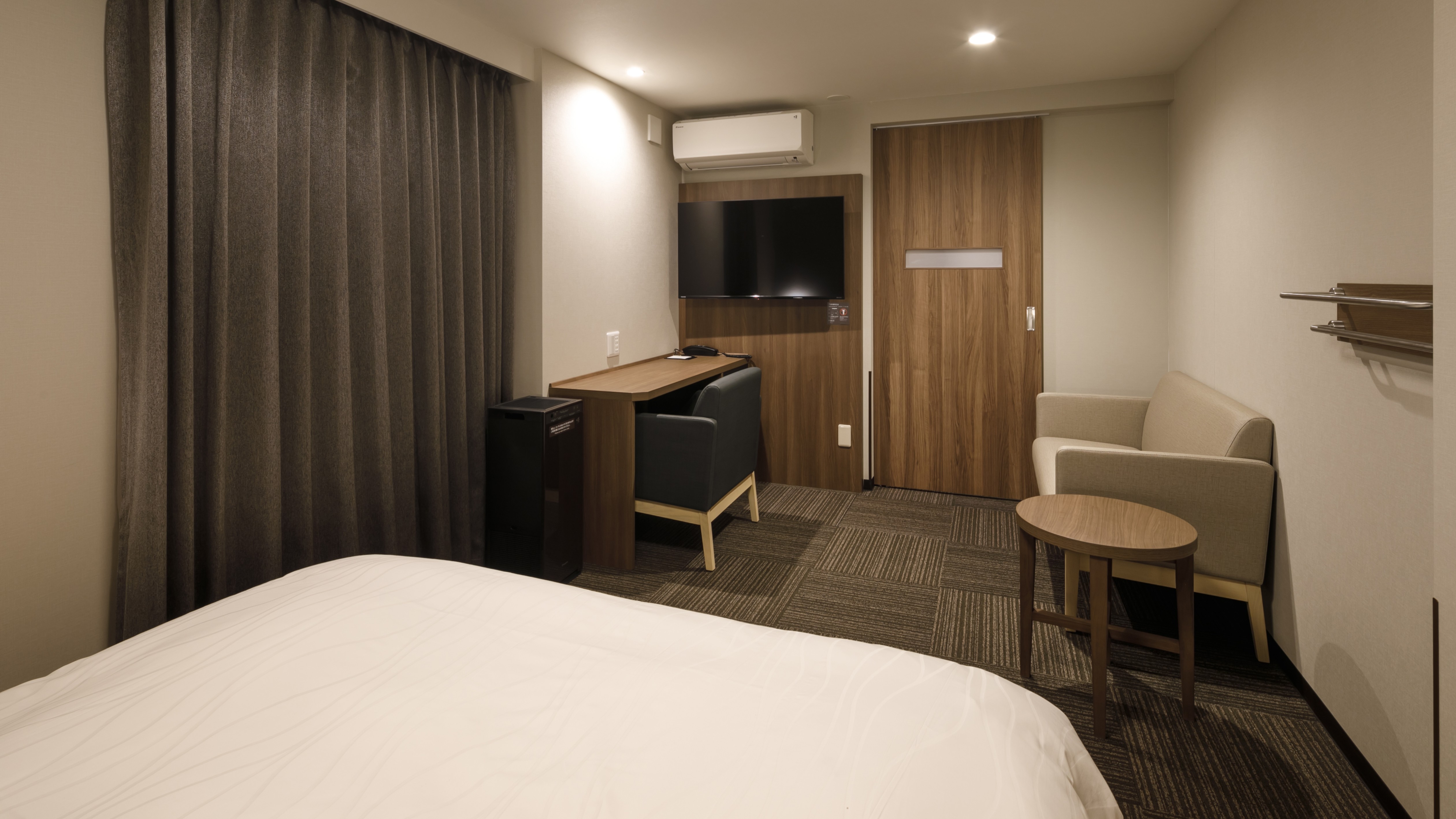 ■デラックスクイーン■バス無■広さ21.2㎡■ベッド幅160×195cm ■ReFa製シャワーヘッド