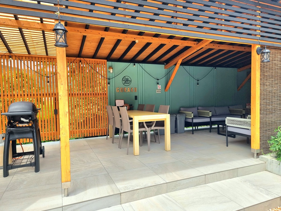 【1日1組限定】新築ヴィラGoraku｜屋根付き広々テラスでくつろぐBBQプラン 