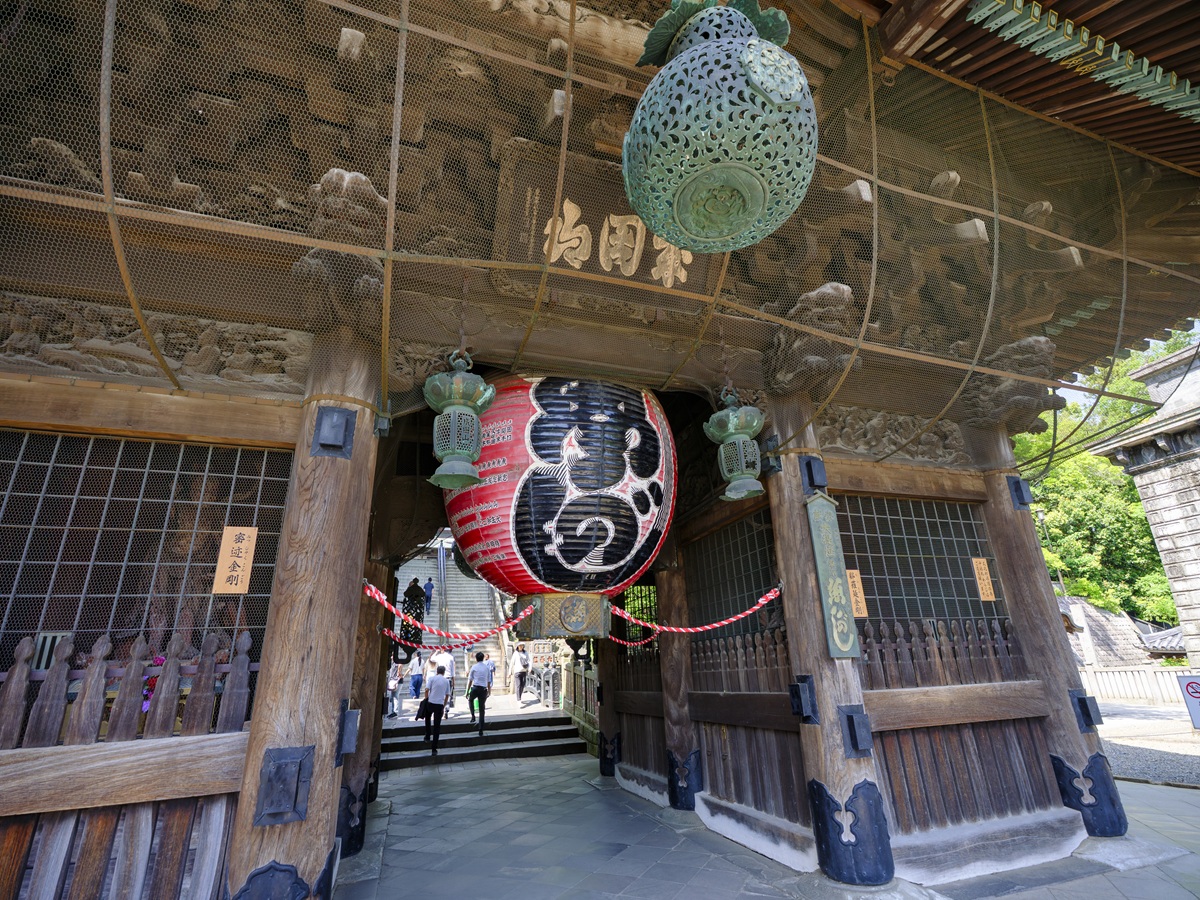 近隣観光施設：成田山新勝寺（車で約15分）