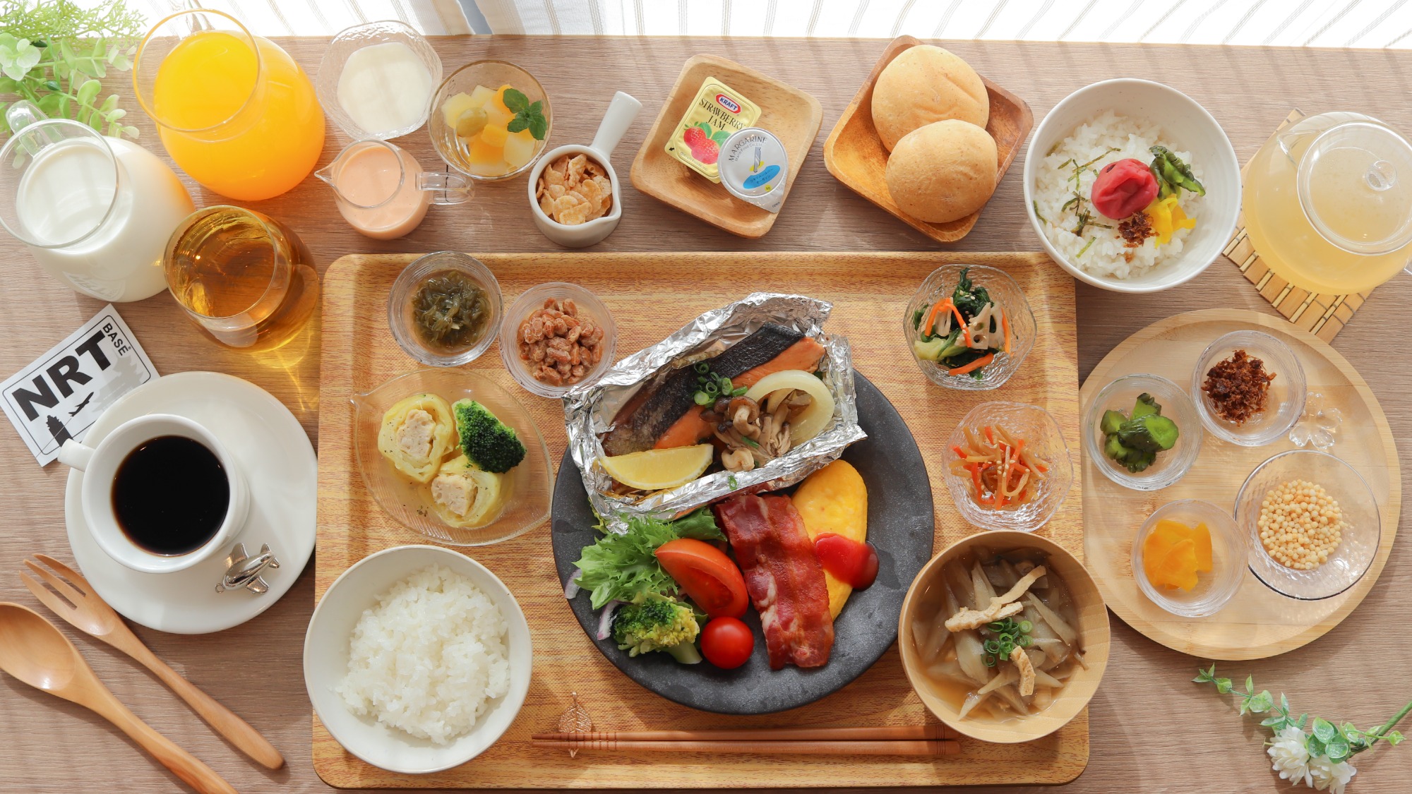 【日替わりメイン料理一例】鮭ホイル焼き＆オムレツベーコン