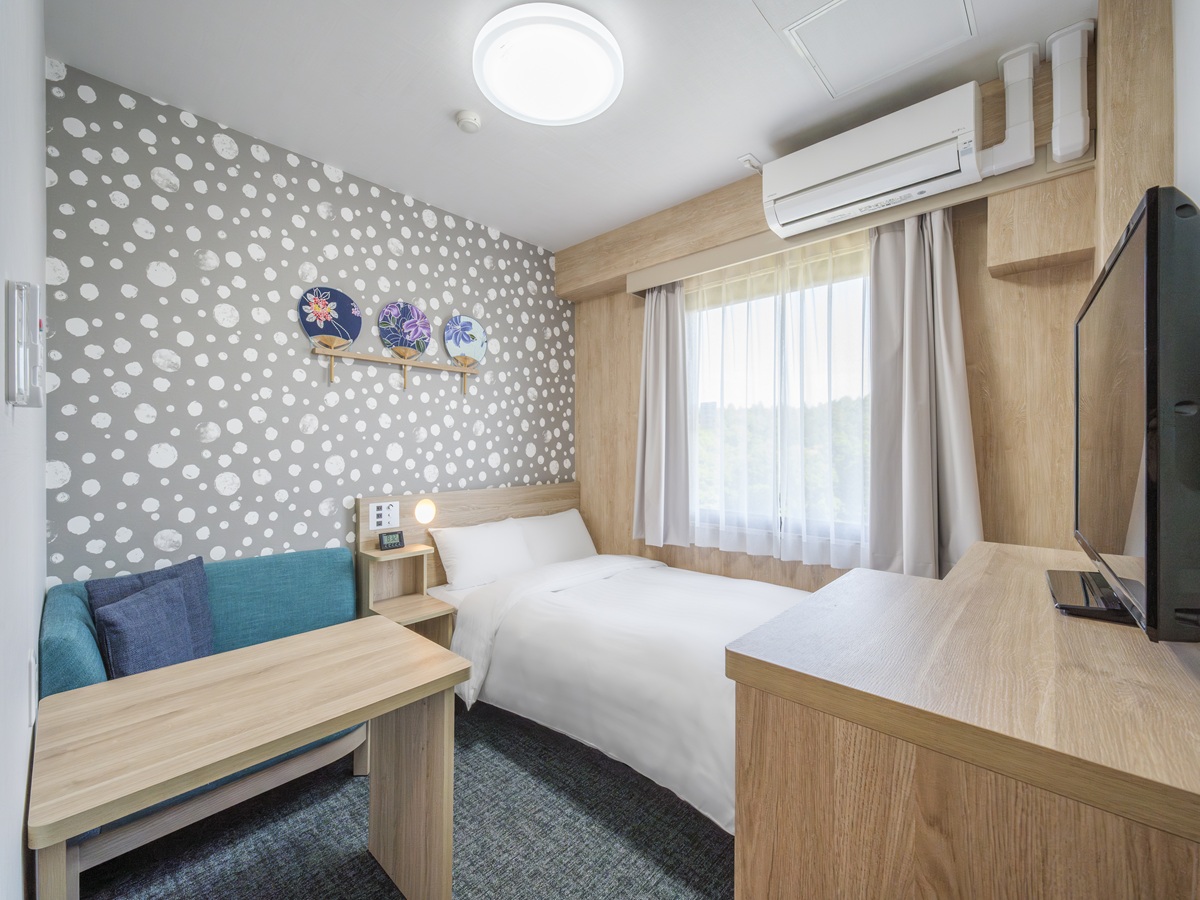 セミダブル：お部屋に電子レンジ等を備えた、長期滞在者向けのお部屋です。