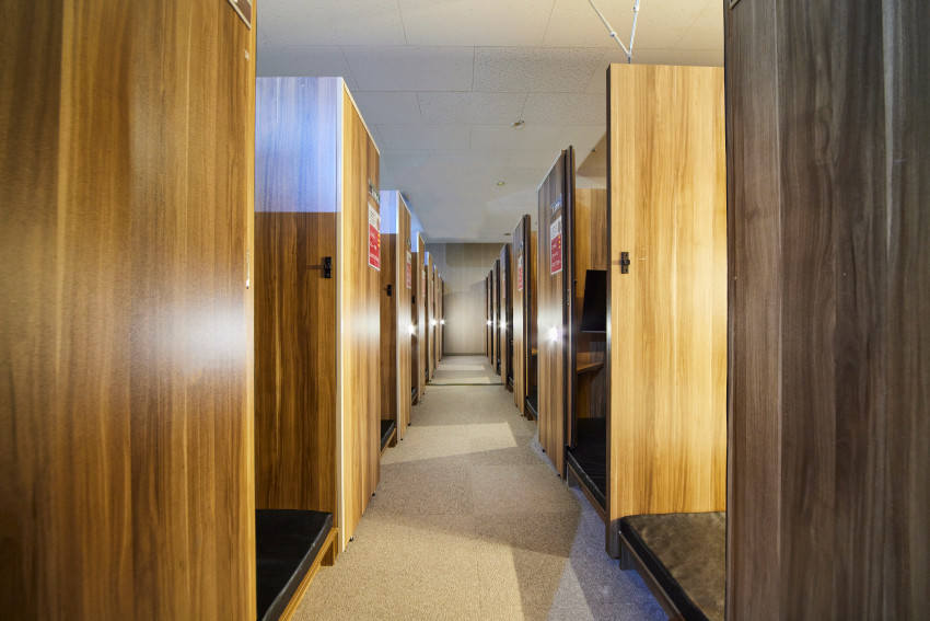 個室ブース　通路