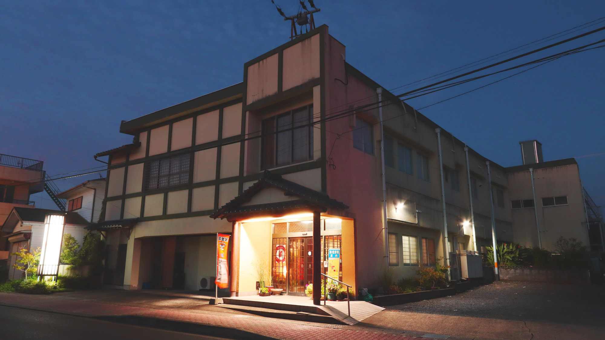 外観：夜
