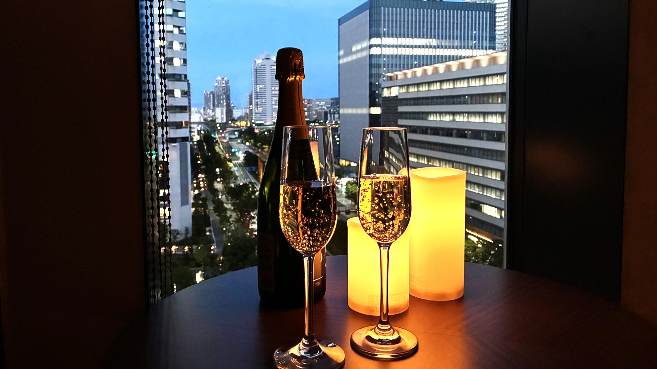 【記念日にぴったり！】シャンパンフルボトル付◎ホテル高層階で暖かなキャンドルの光に包まれる＜朝食付＞
