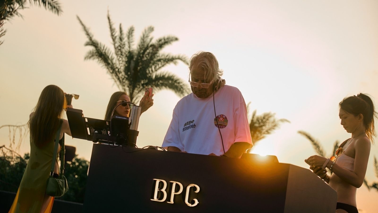 【冬季限定】緑白湯と黒ごま麻辣の薬膳火鍋｜温水プールとオールインクルーシブで過ごす、冬のリトリート