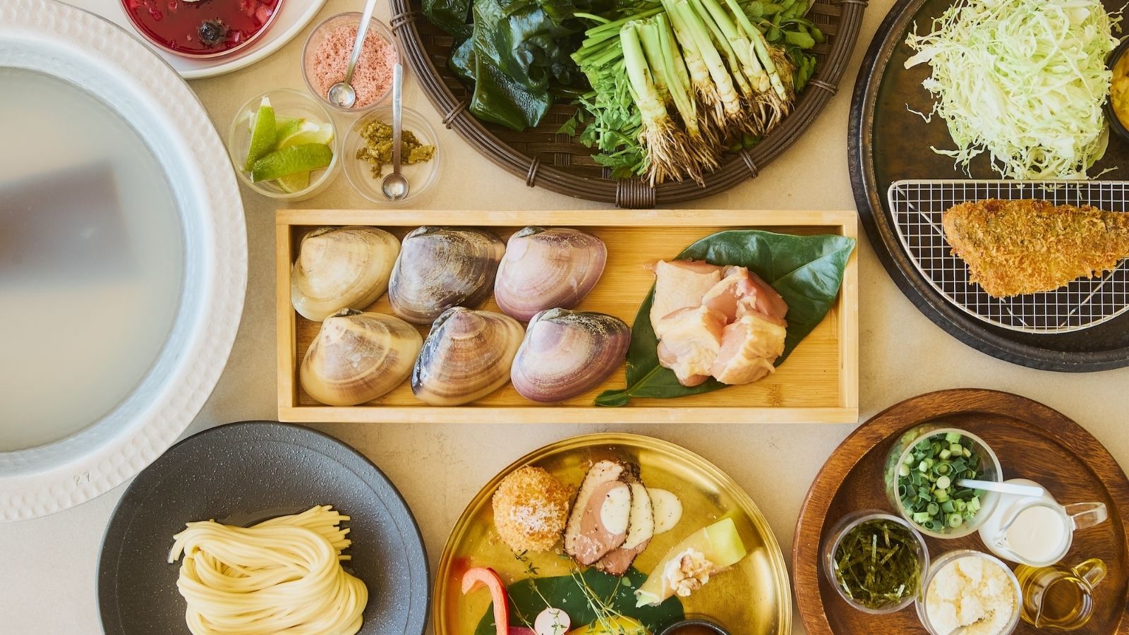 Night DINNER｜三陸産生わかめと千葉県産活ハマグリ鍋