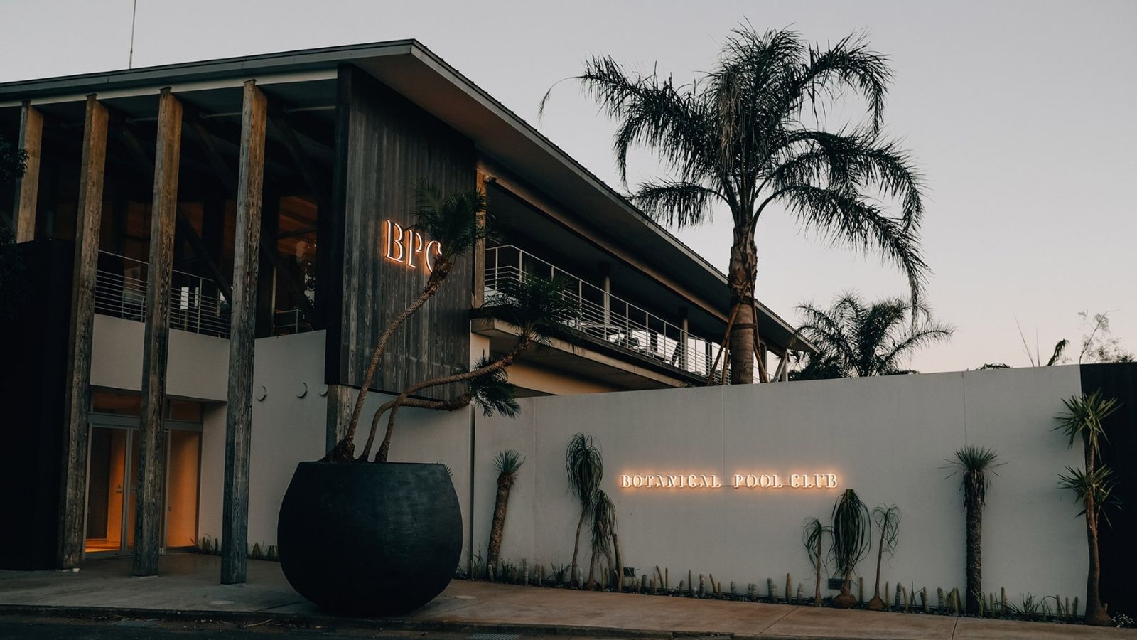 BOTANICAL POOL CLUB ｜外観