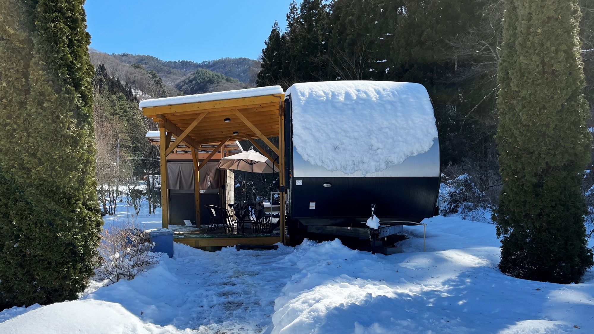 ・【トレーラー】冬のトレーラーハウス。ウィンタースポーツのあとにぜひご利用ください♪