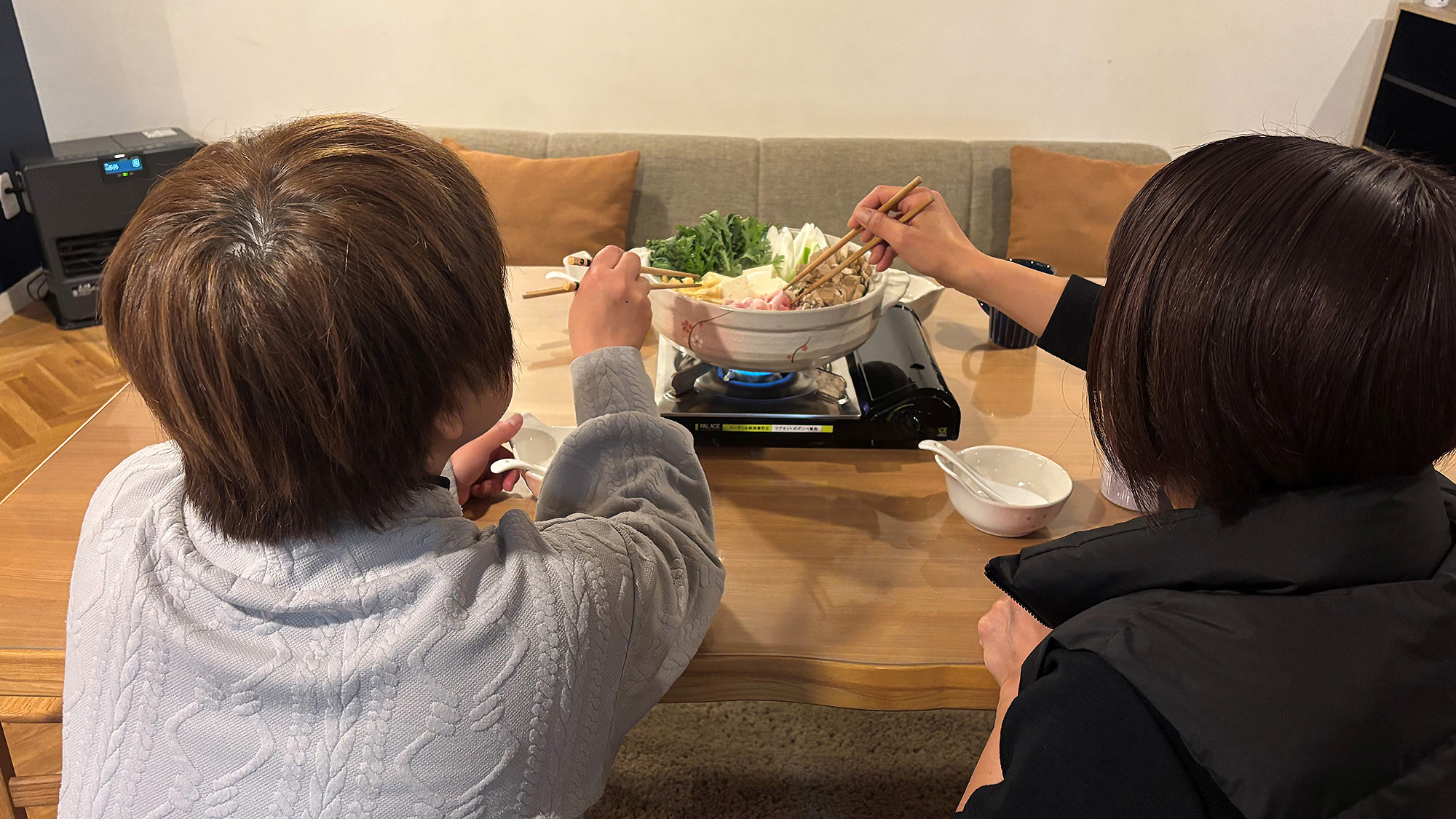 ・【鍋/室内】地元産や旬の食材を使った鍋をお部屋で堪能。気取らず楽しむおいしい時間