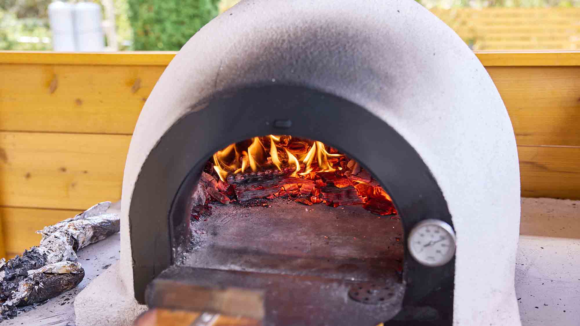 ・【石窯】キャンプ飯をワンランクアップ（石窯利用料1,000円、ピザ生地2枚分500円）