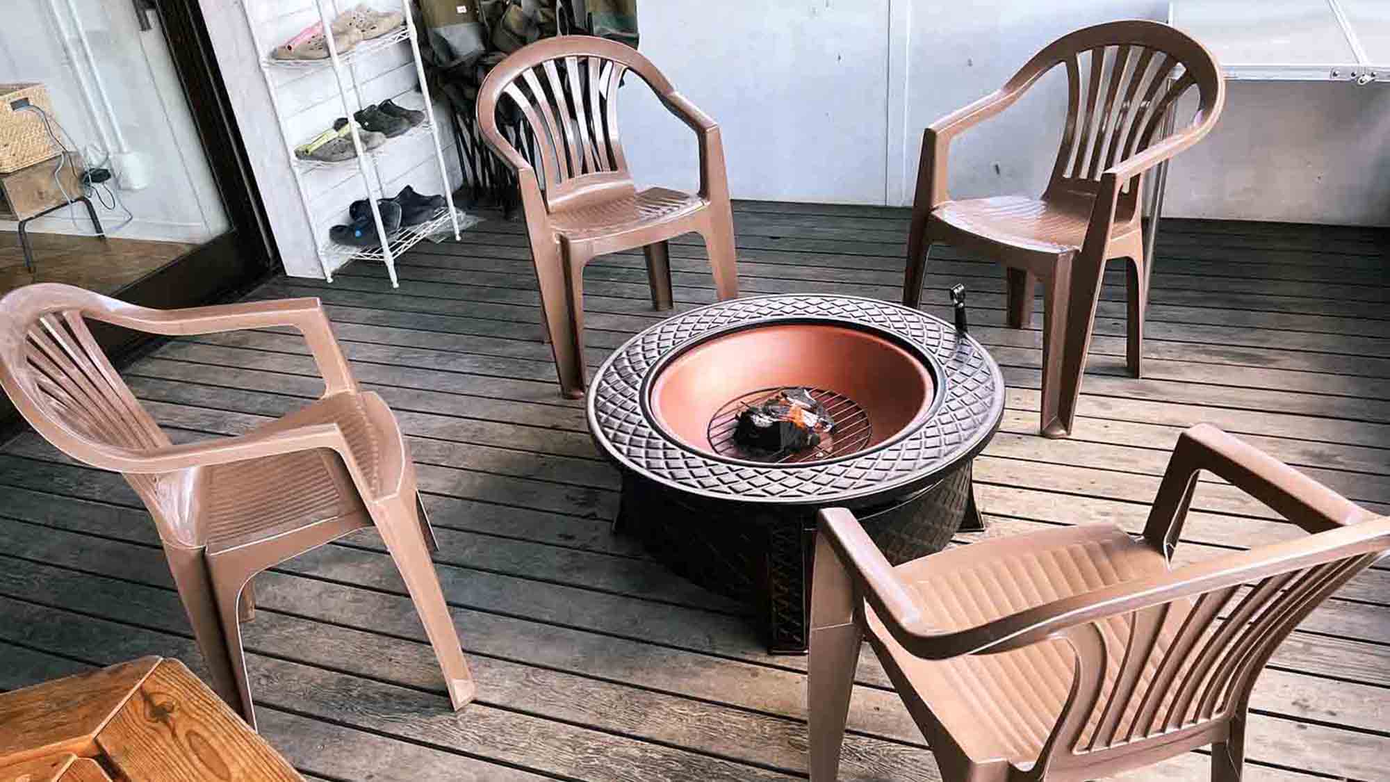 ・【ヴィラ：ウッドデッキ】焚き火を囲んで…お喋りに花が咲きます