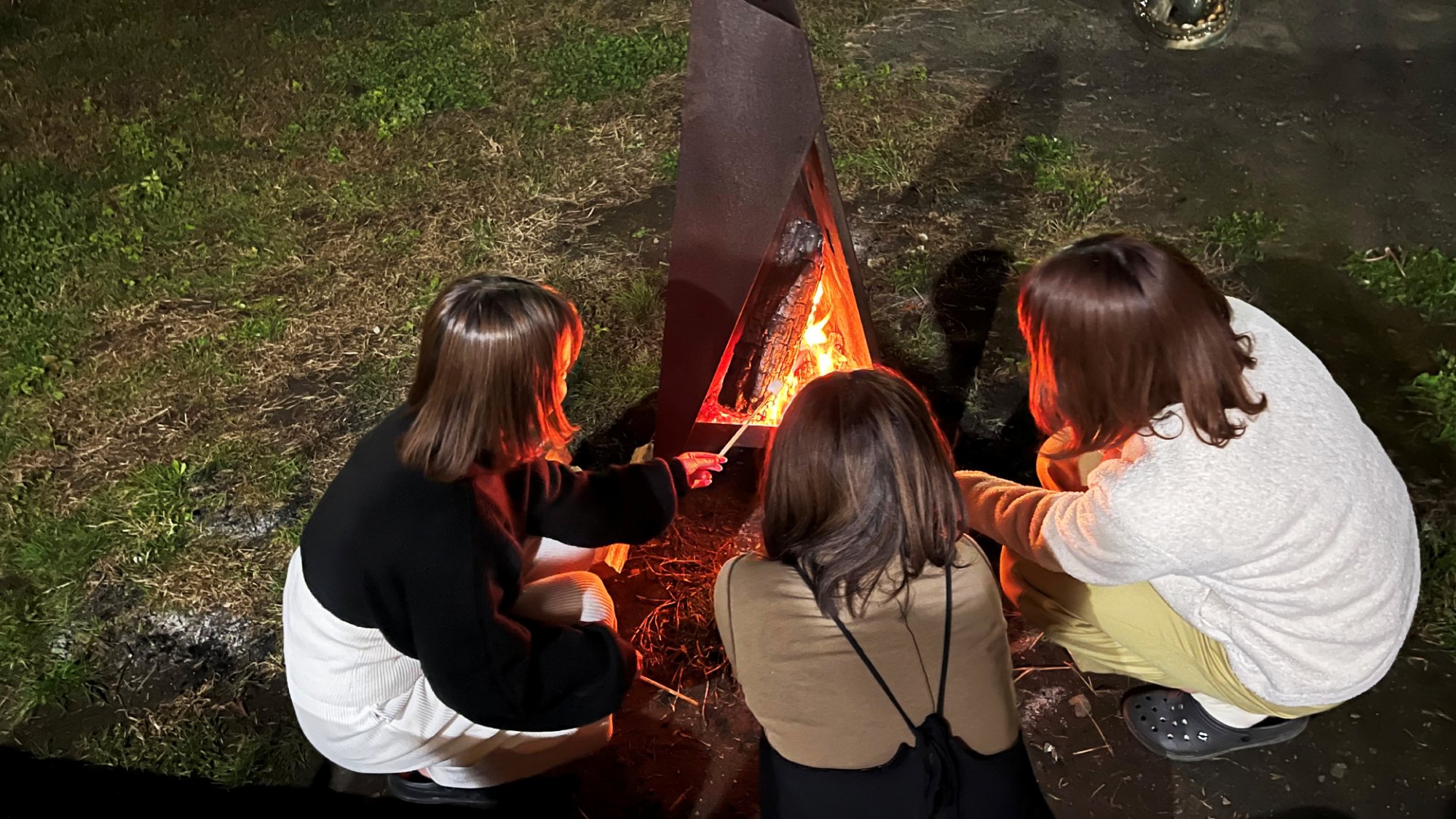 ・【焚火】焚火に癒されながら大切な人やご家族とアウトドアを楽しめます。