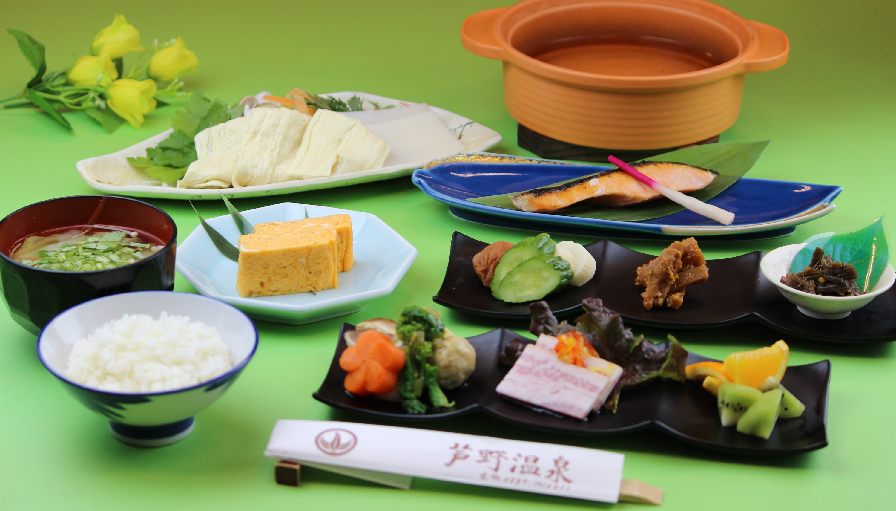 【朝食一例】地元芦野産の炊きたてのコシヒカリが好評！焼きたて熱々の玉子焼き、湯葉のしゃぶしゃぶも♪