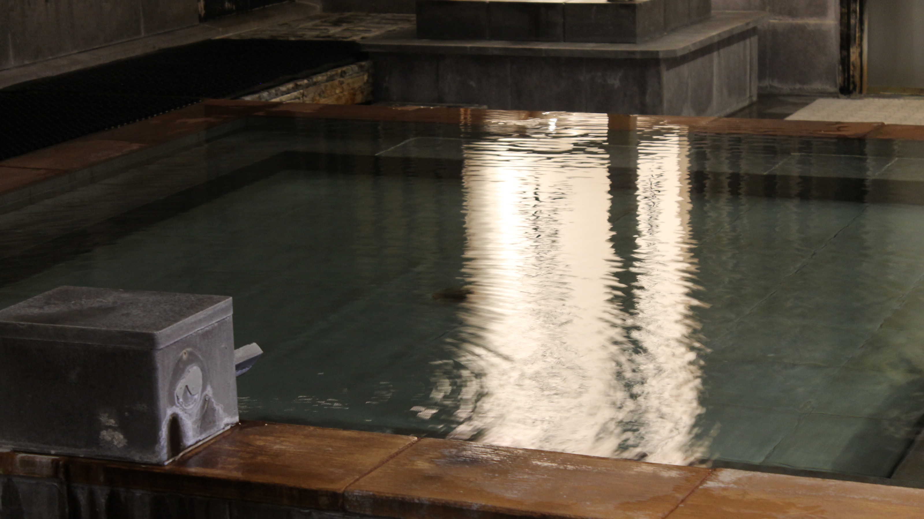 芦の湯　ツルの湯