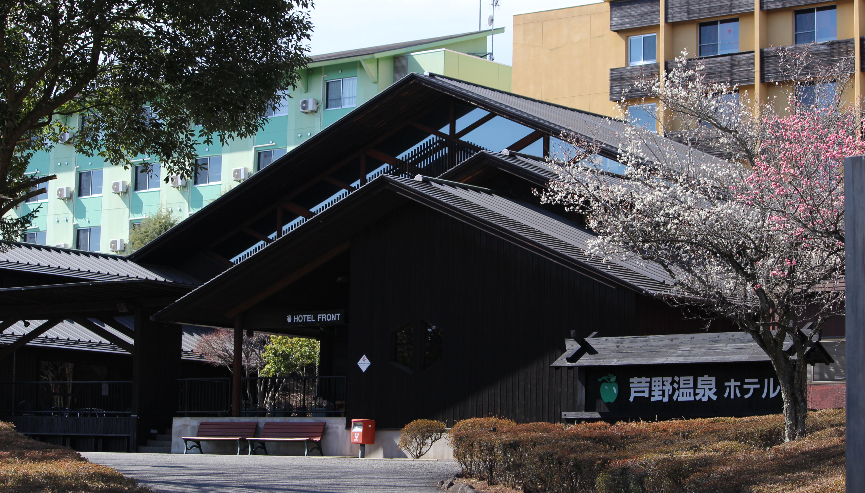 【春の訪れ】３月上旬には梅が咲き誇り、うぐいすが元気に飛び回るようになります。