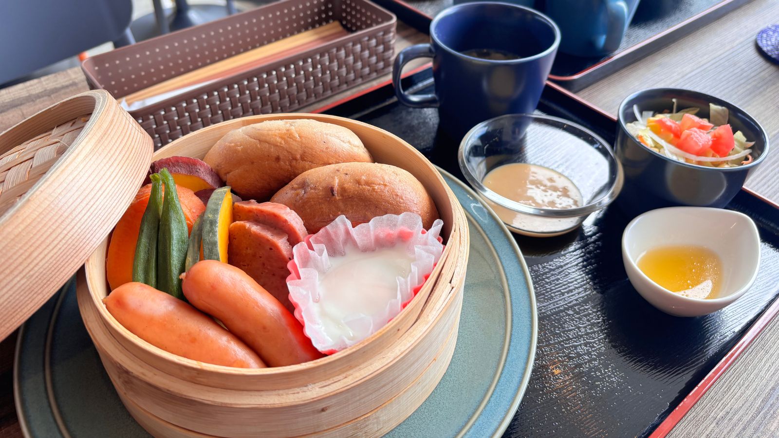 もっちりベーグルとお野菜のせいろ蒸し朝食