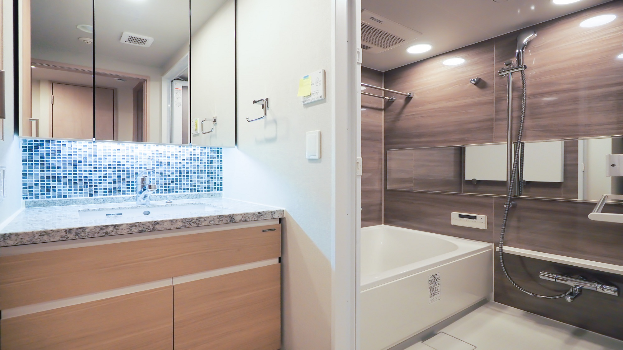 ダブル＆ロフトベッドルーム キッチン・洗濯機付き