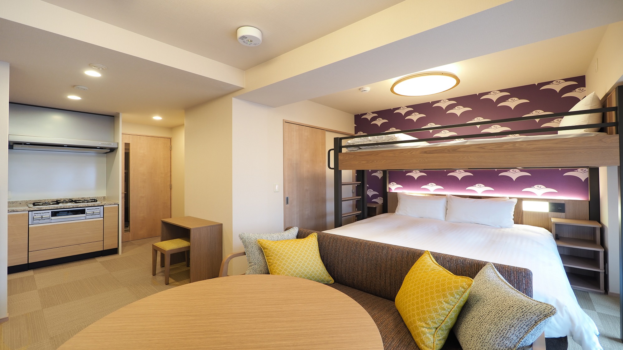 ダブル＆ロフトベッドルーム キッチン・洗濯機付き