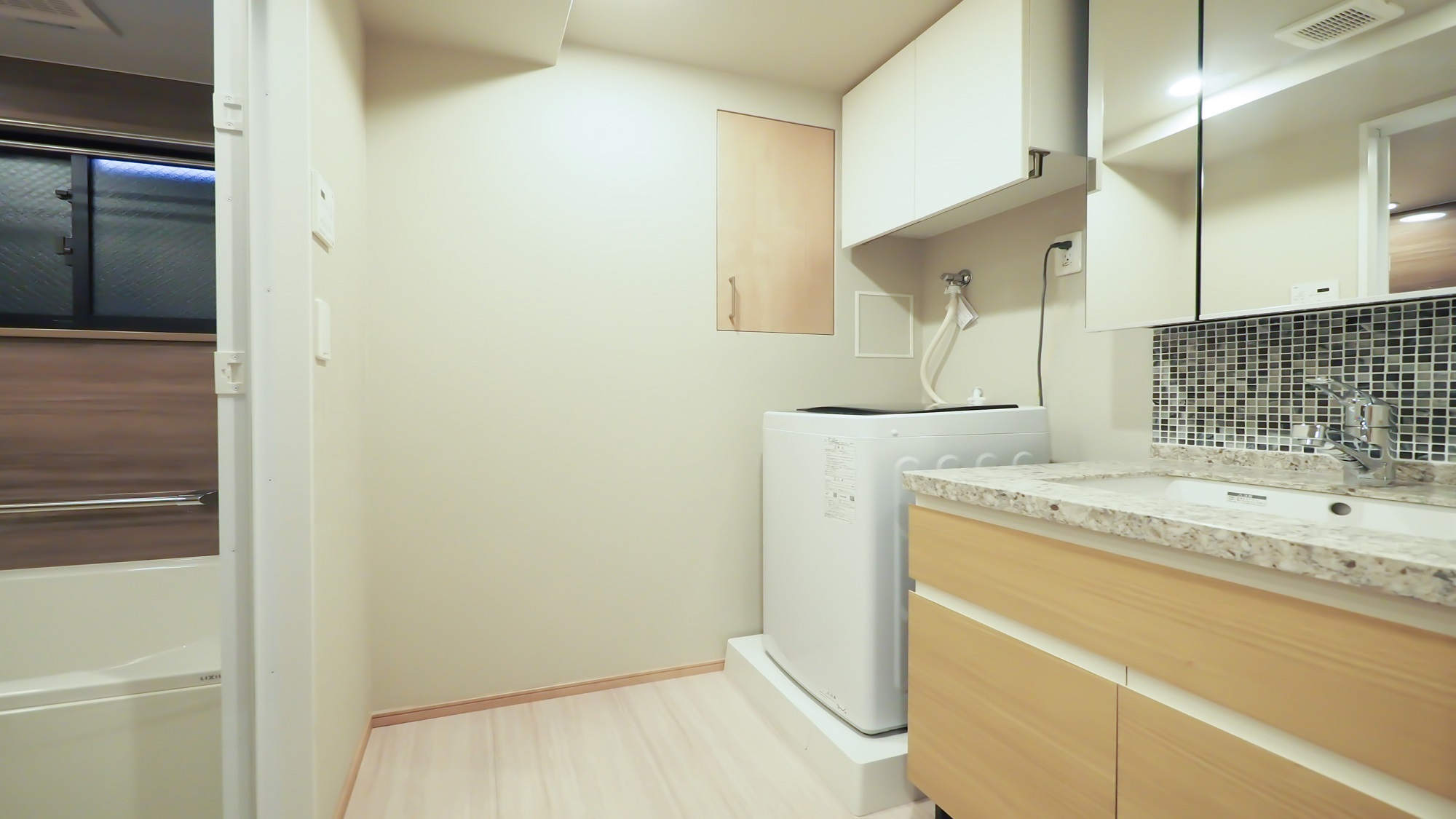 ツイン＆ロフトベッド ファミリールーム キッチン・洗濯機付き