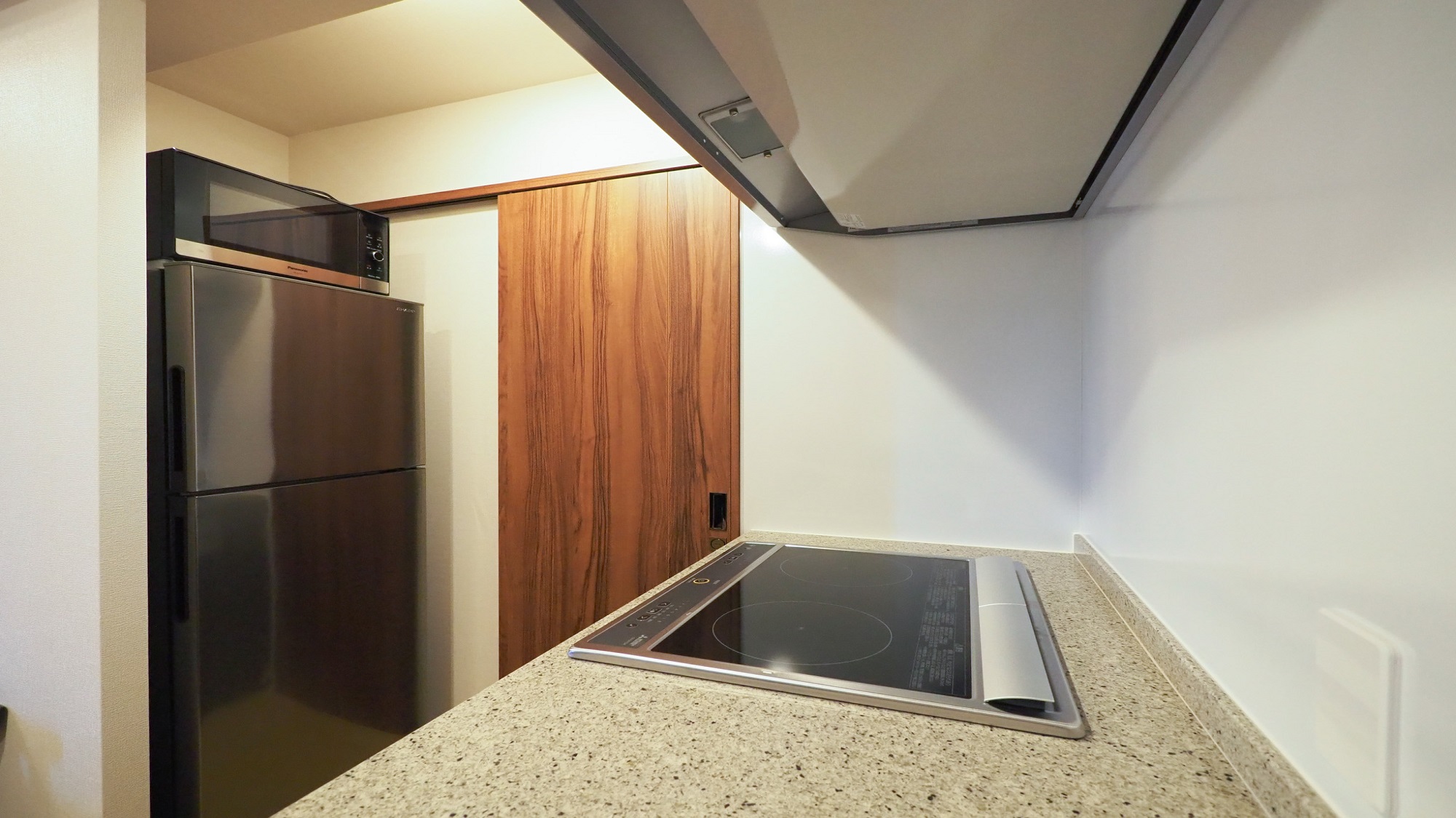 ルーフバルコニー付 1ベッドルーム プレミア キッチン・洗濯機付き