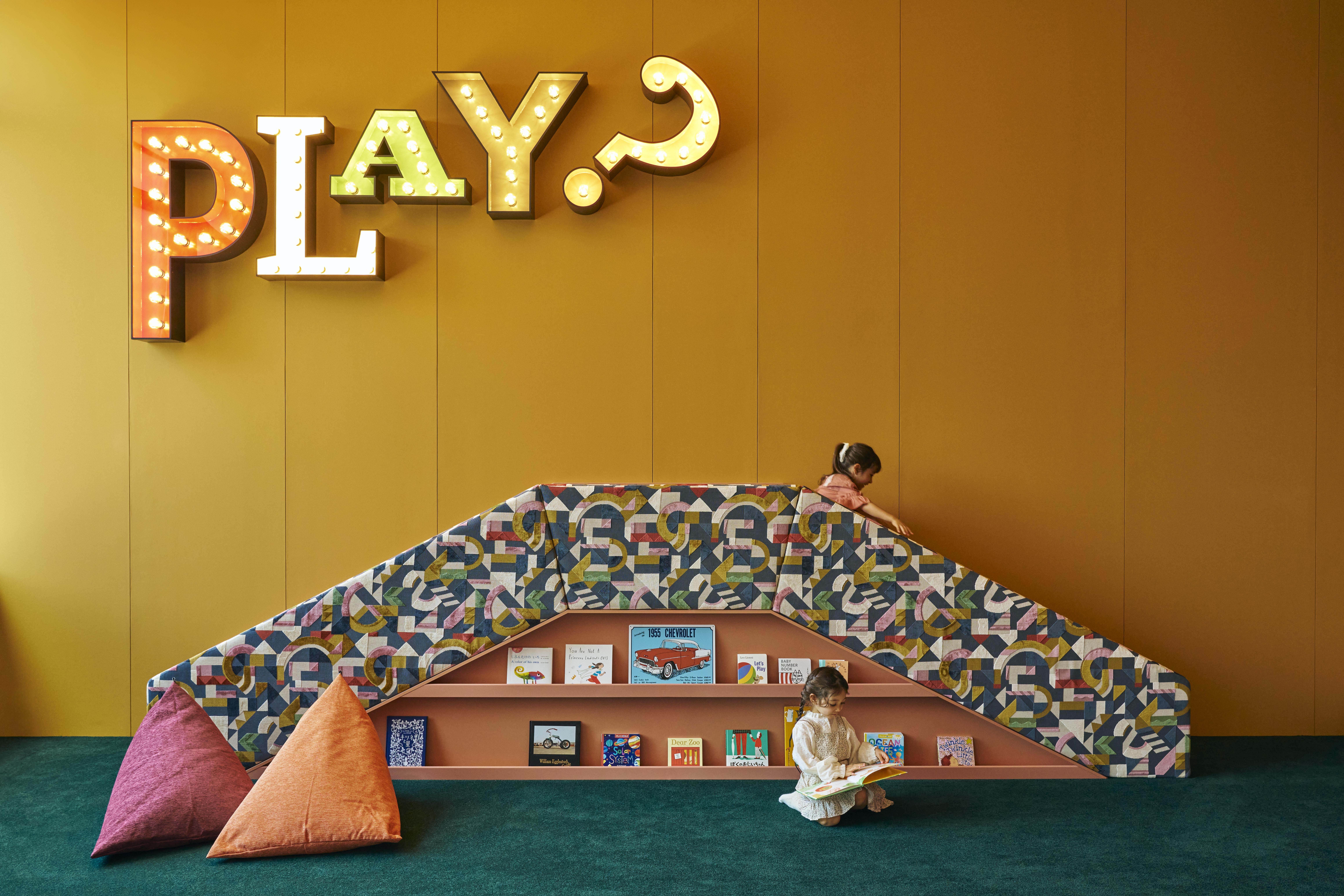 キッズスペースの滑り台