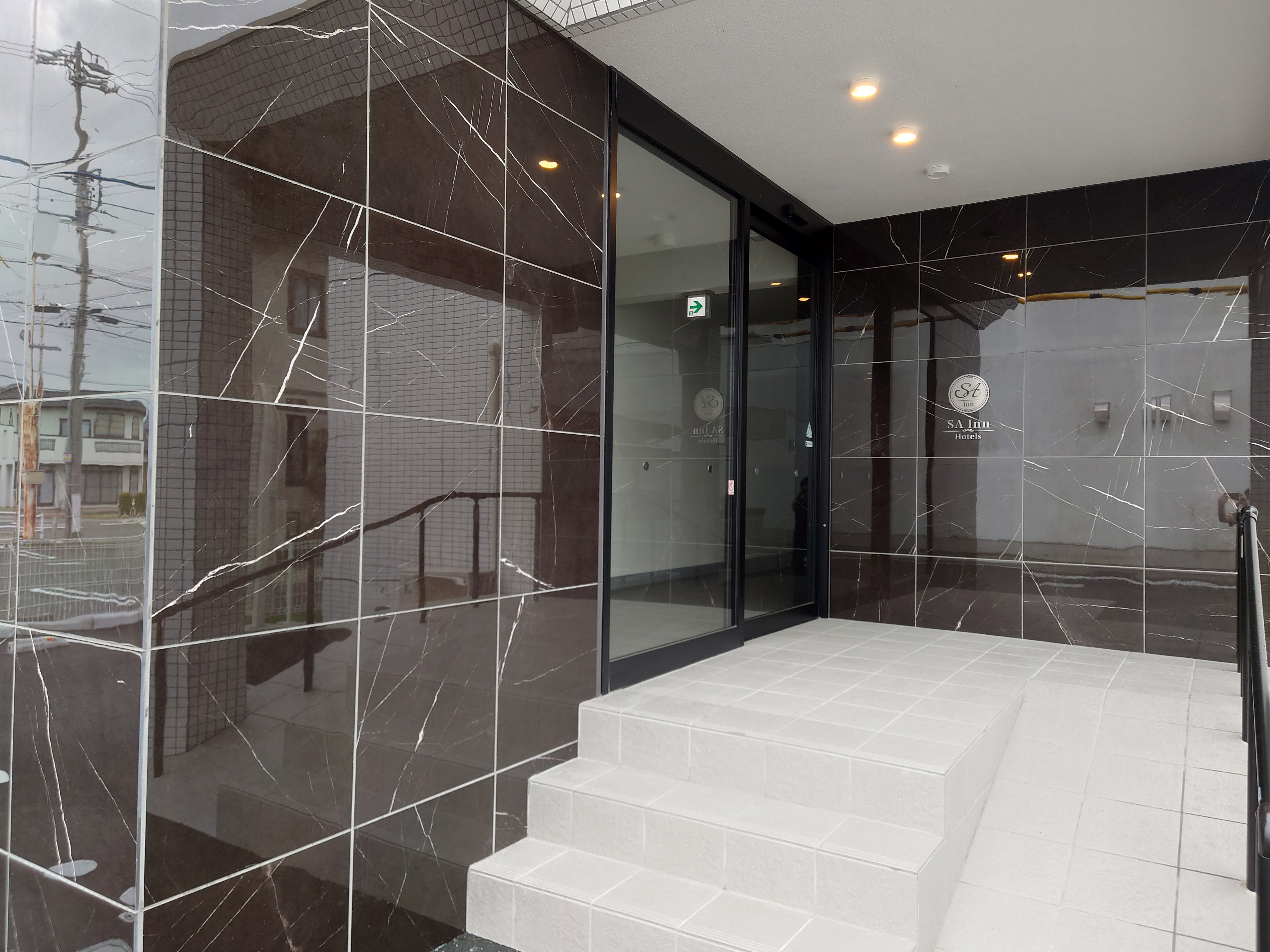 外観　エントランス