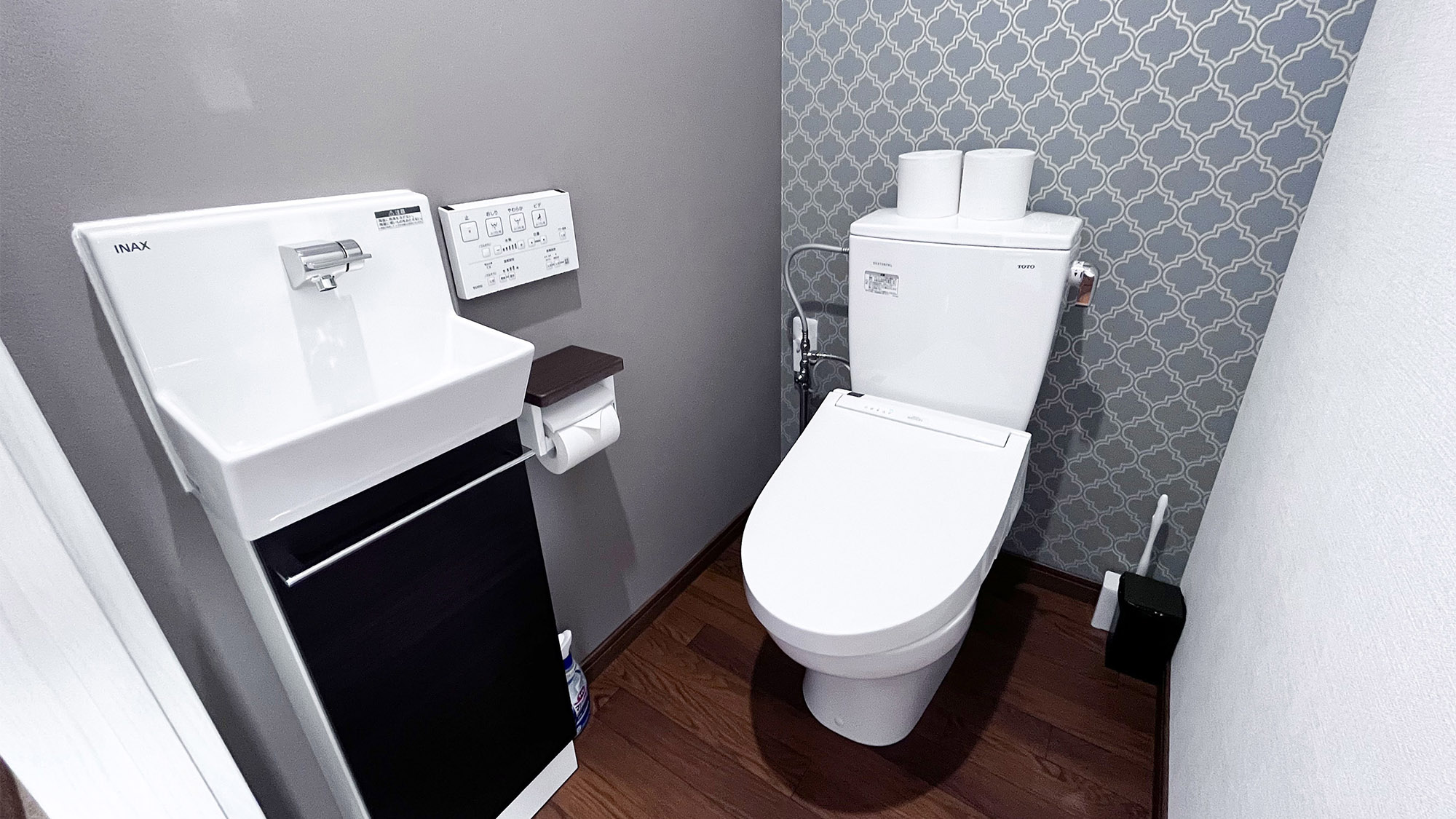 ・【ツインルーム／トイレ】温水洗浄機能付きのトイレ