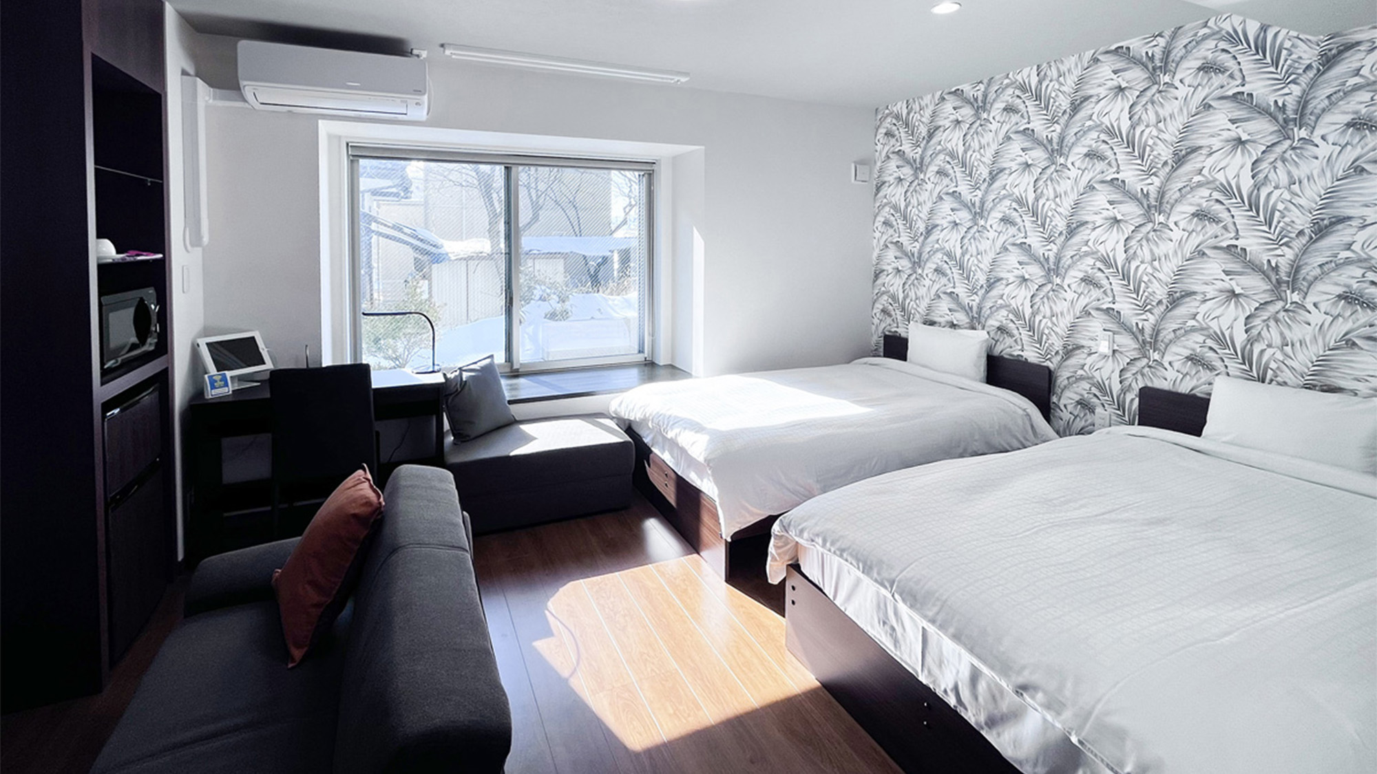 ・【ツインルーム】心地よく光が差すお部屋です。旅先でも自宅のように安心感のある雰囲気♪