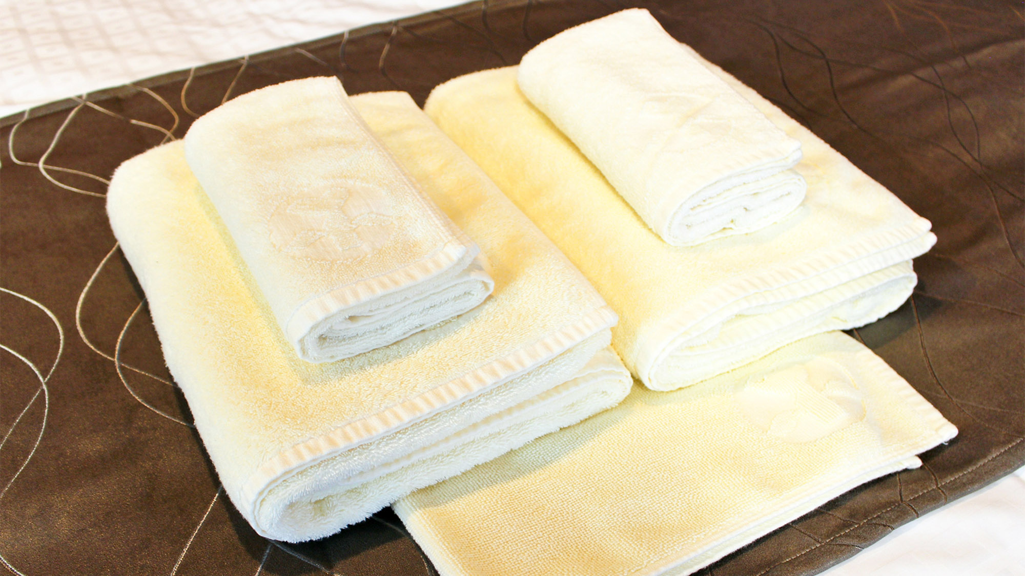 ・【タオル】小さめのタオルとバスタオルをご用意しております。用途に応じてお好きにご利用ください