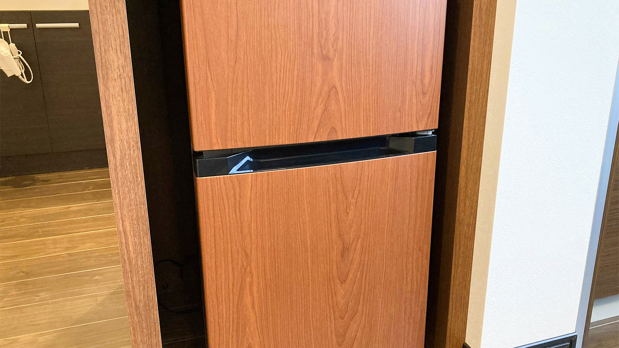 ・【客室設備】冷蔵庫はしっかりサイズで買い込みにも対応可能。連泊や3名様の利用でも安心です◎